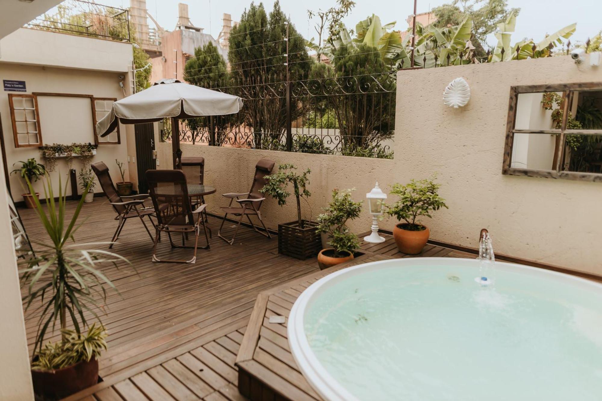 Pousada Paty'S Garden ฟลอเรียนอโปลิส ภายนอก รูปภาพ